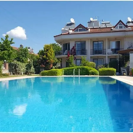 Fethiyede Havuzlu Sitede Kiralik Tatil Evi Apartment
