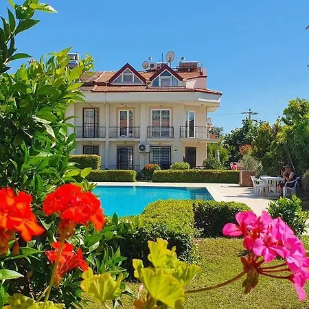 Fethiyede Havuzlu Sitede Kiralik Tatil Evi Apartment