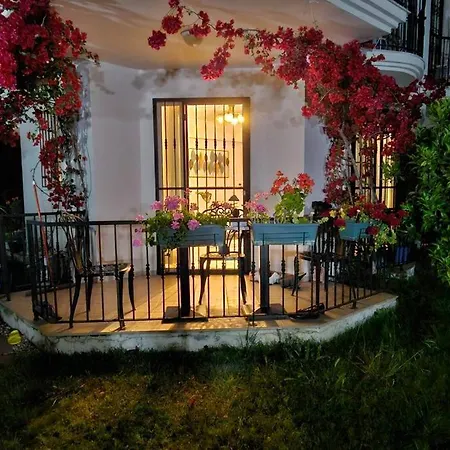 Fethiyede Havuzlu Sitede Kiralik Tatil Evi Apartment