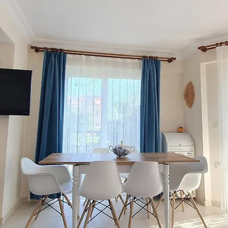 Fethiyede Havuzlu Sitede Kiralik Tatil Evi Fethiye