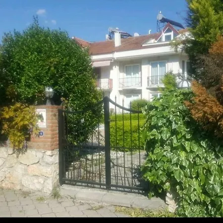 Fethiyede Havuzlu Sitede Kiralik Tatil Evi Apartment *
